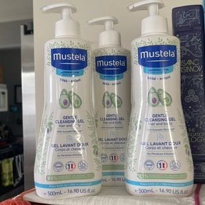 3 Mustela Gentle Cleansing Gel